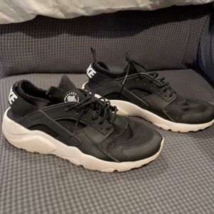 Nike men’s huarache shoe